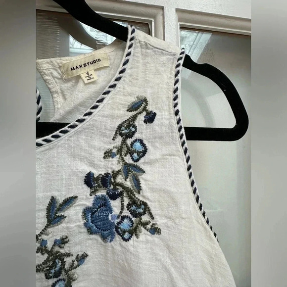 MAX STUDIO | White w/ Blue Floral Embroidered Bohemian Cotton Top Size S - Picture 4 of 16